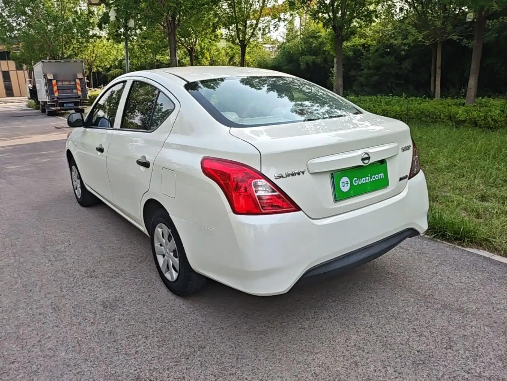Nissan Sunny 2015 1.5XE Manual Comfort Edition — миниатюра 4