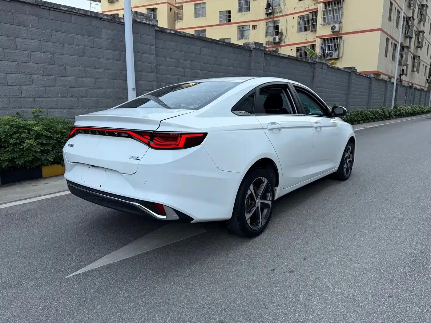 Geely Emgrand L 2022 1.4T CVT Premium Edition — миниатюра 23
