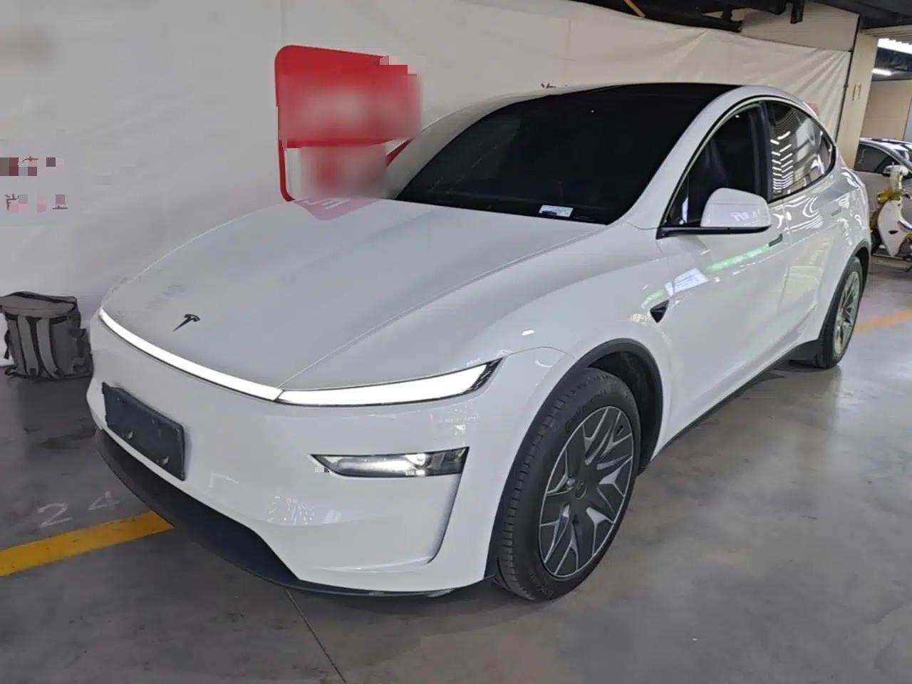 Tesla Model Y L 2025 Model Long-Range All-Wheel-Drive Version — миниатюра 1