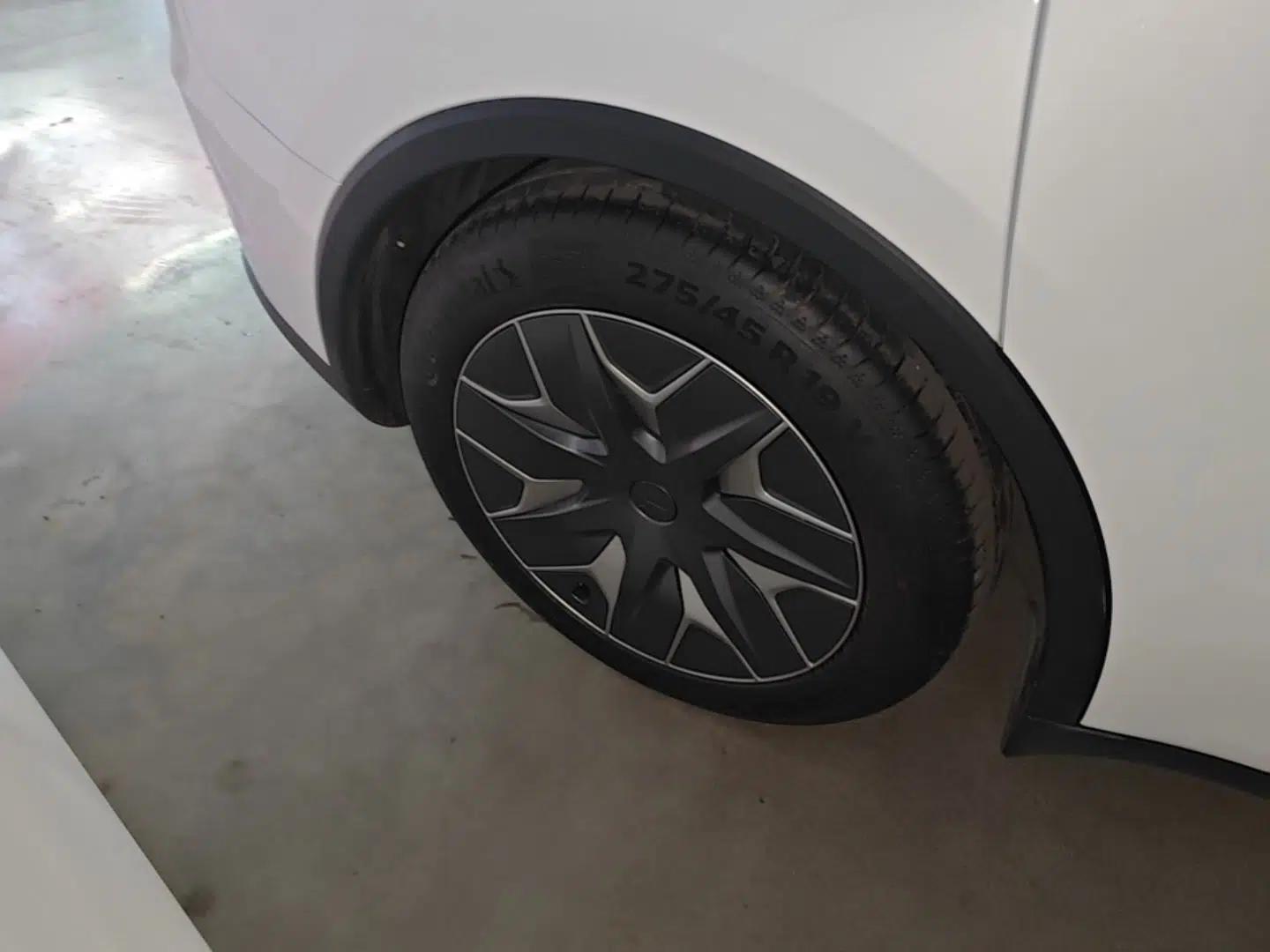 Tesla Model Y L 2025 Model Long-Range All-Wheel-Drive Version — миниатюра 11
