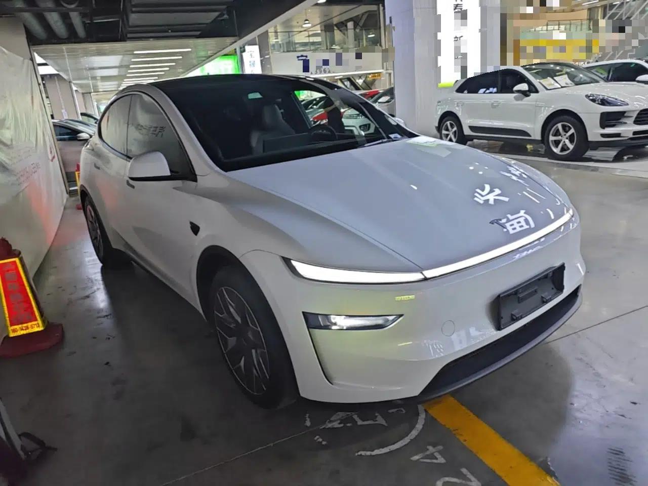 Tesla Model Y L 2025 Model Long-Range All-Wheel-Drive Version — миниатюра 12