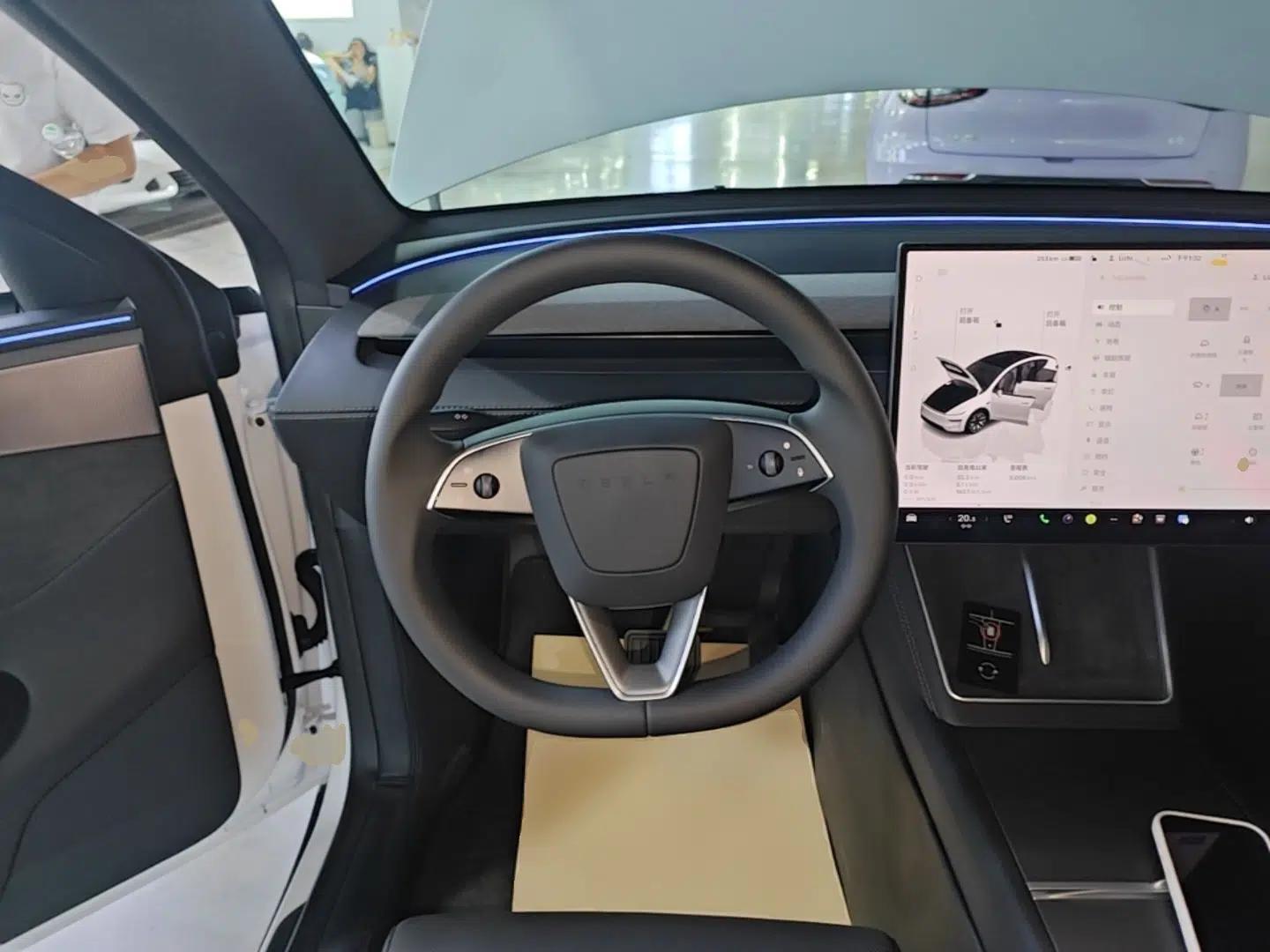 Tesla Model Y L 2025 Model Long-Range All-Wheel-Drive Version — миниатюра 18