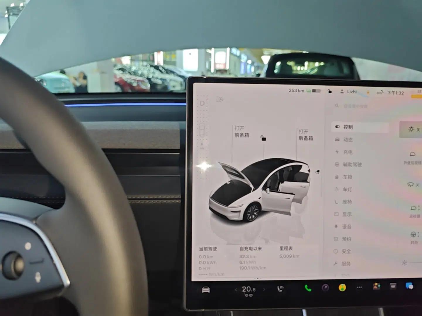 Tesla Model Y L 2025 Model Long-Range All-Wheel-Drive Version — миниатюра 21