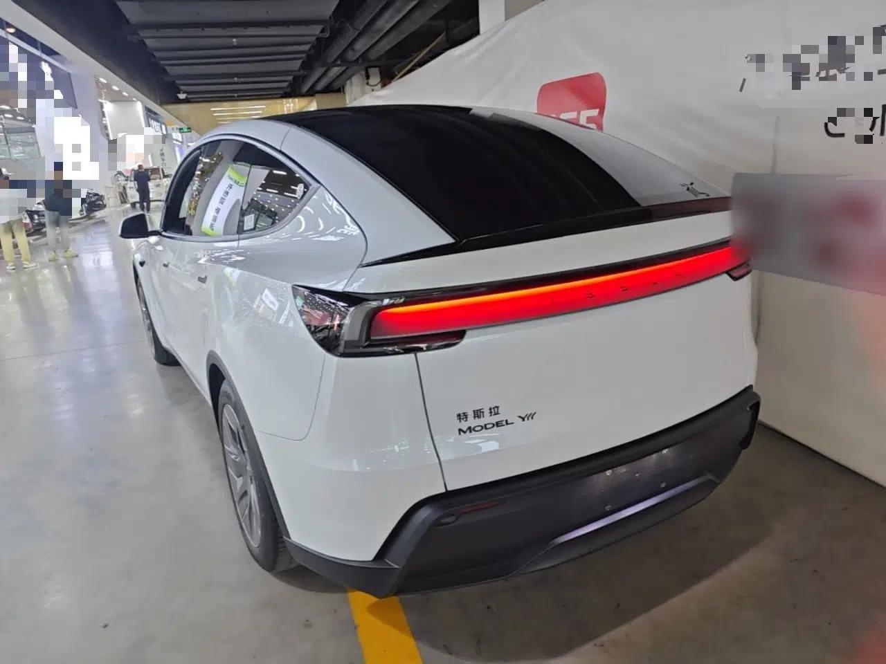 Tesla Model Y L 2025 Model Long-Range All-Wheel-Drive Version — миниатюра 4