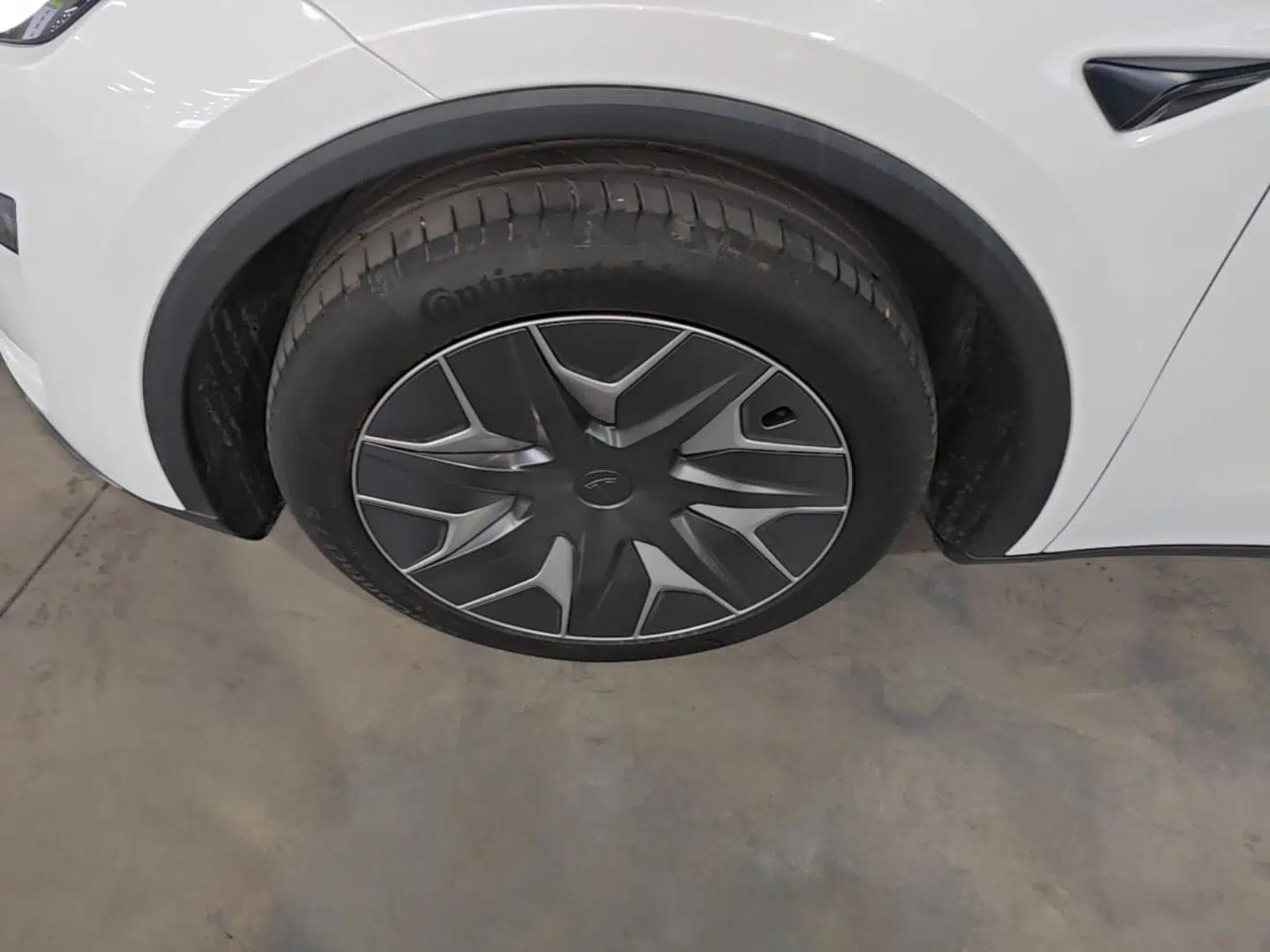 Tesla Model Y L 2025 Model Long-Range All-Wheel-Drive Version — миниатюра 10