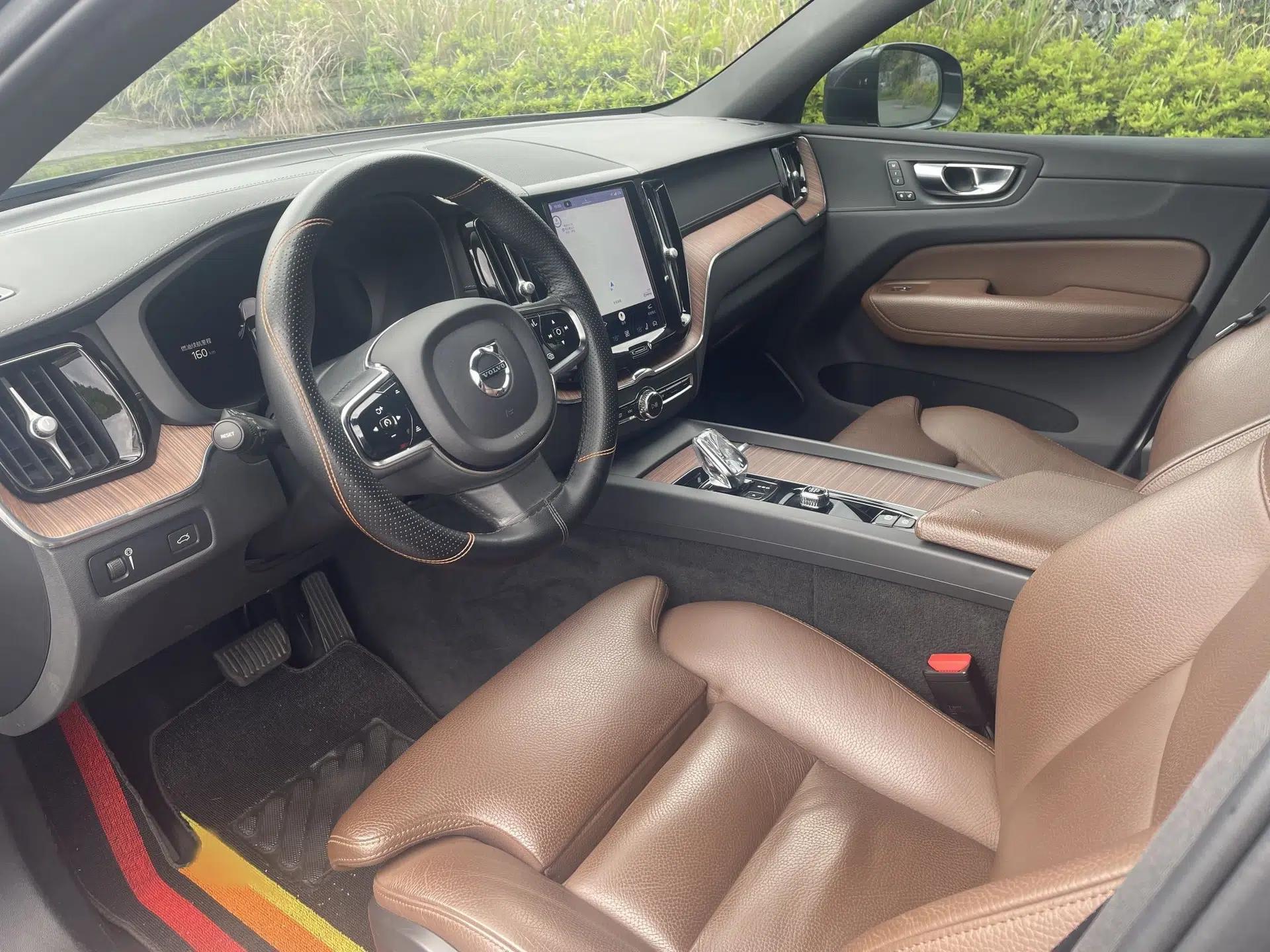 Volvo XC60 2022 B5 4x4 Smart Luxury Edition — миниатюра 8