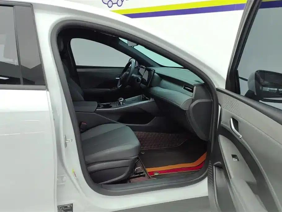 Qin PLUS 2025 DM-i Intelligent Driving Edition 55KM Leading Model — миниатюра 8