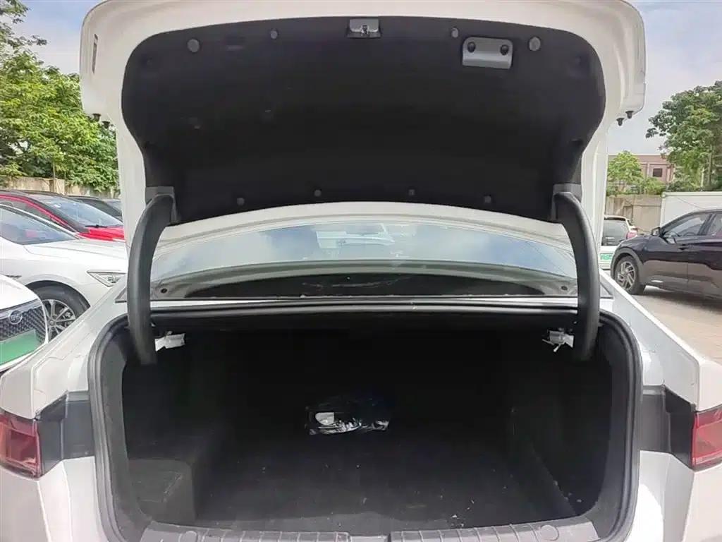 Qin PLUS 2024 Glory Edition DM-i 55KM Leading Model — миниатюра 10