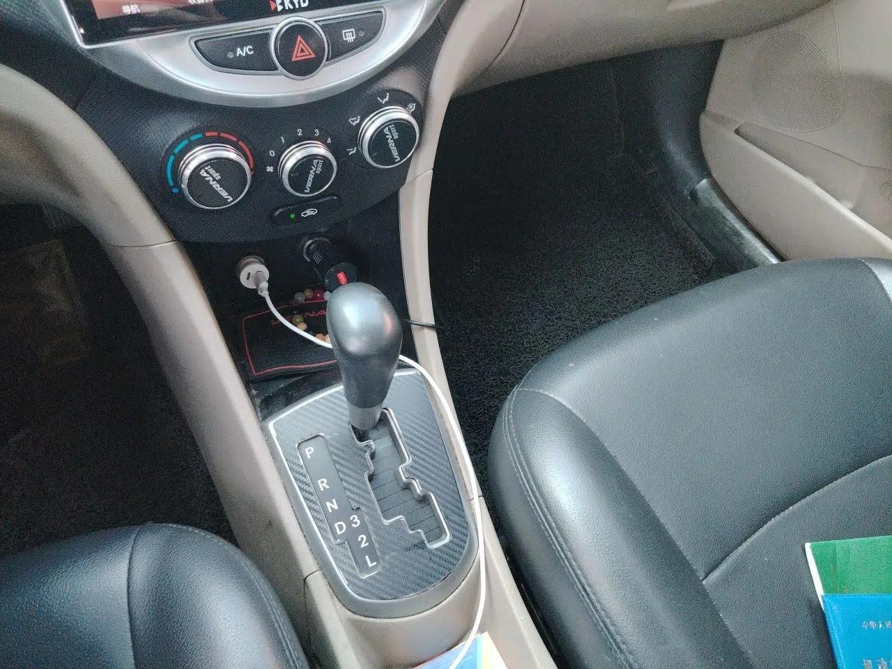 Hyundai Verna (older generation) 2014 1.4L Automatic Smart GLS — миниатюра 14