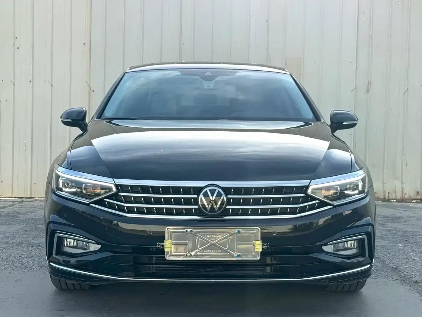 Volkswagen Magotan 2023 2 Millionth Unit Commemorative Edition 330TSI DSG Luxury — миниатюра 2