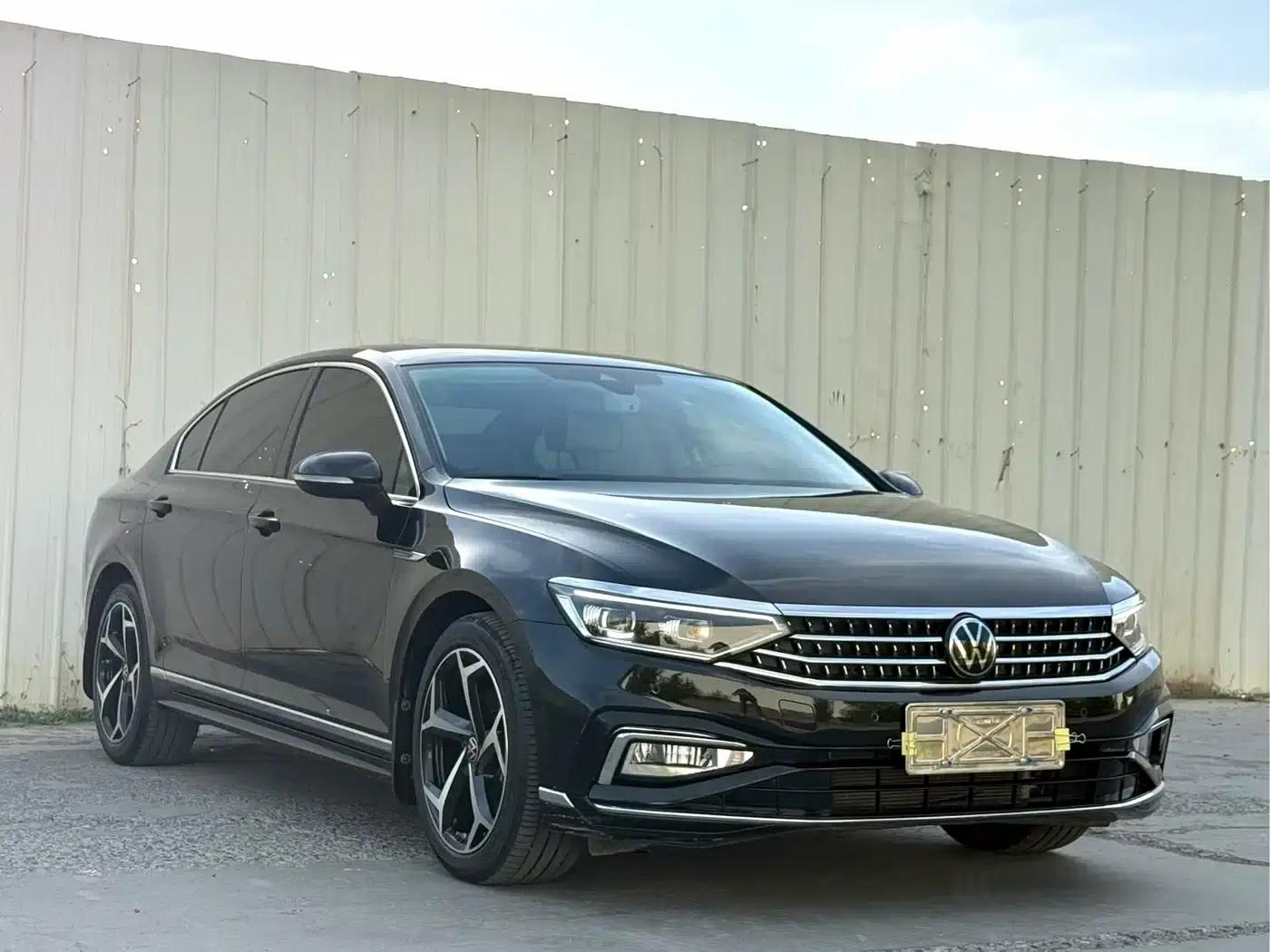 Volkswagen Magotan 2023 2 Millionth Unit Commemorative Edition 330TSI DSG Luxury — миниатюра 3