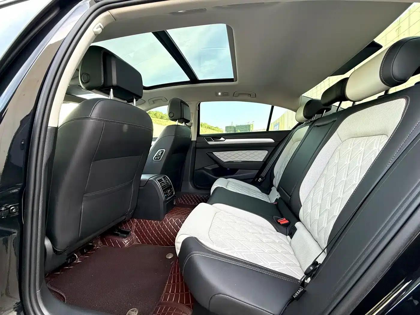 Volkswagen Magotan 2023 2 Millionth Unit Commemorative Edition 330TSI DSG Luxury — миниатюра 6