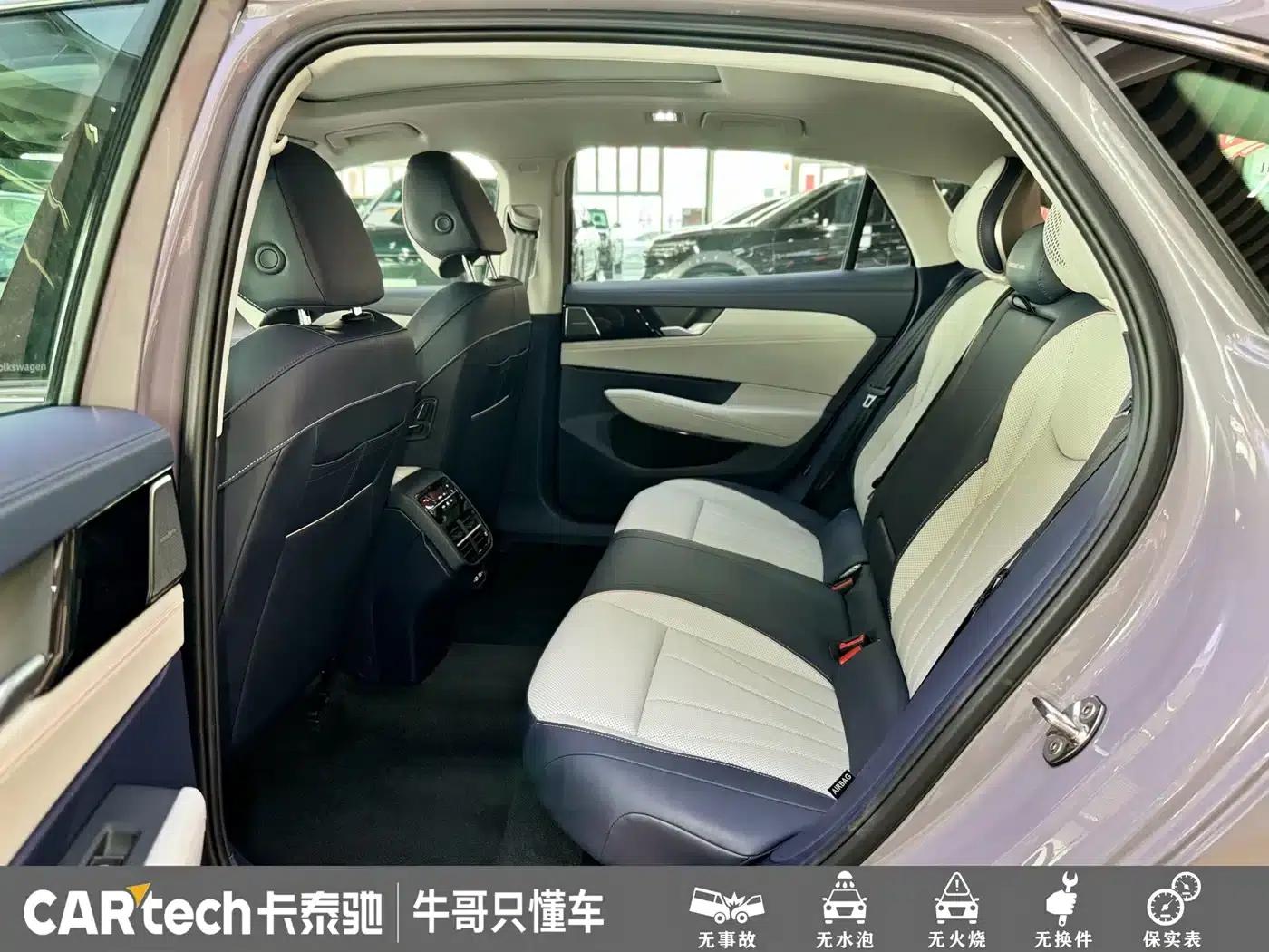 2025 Volkswagen Passat Pro 380TSI Dragon Edition — миниатюра 16