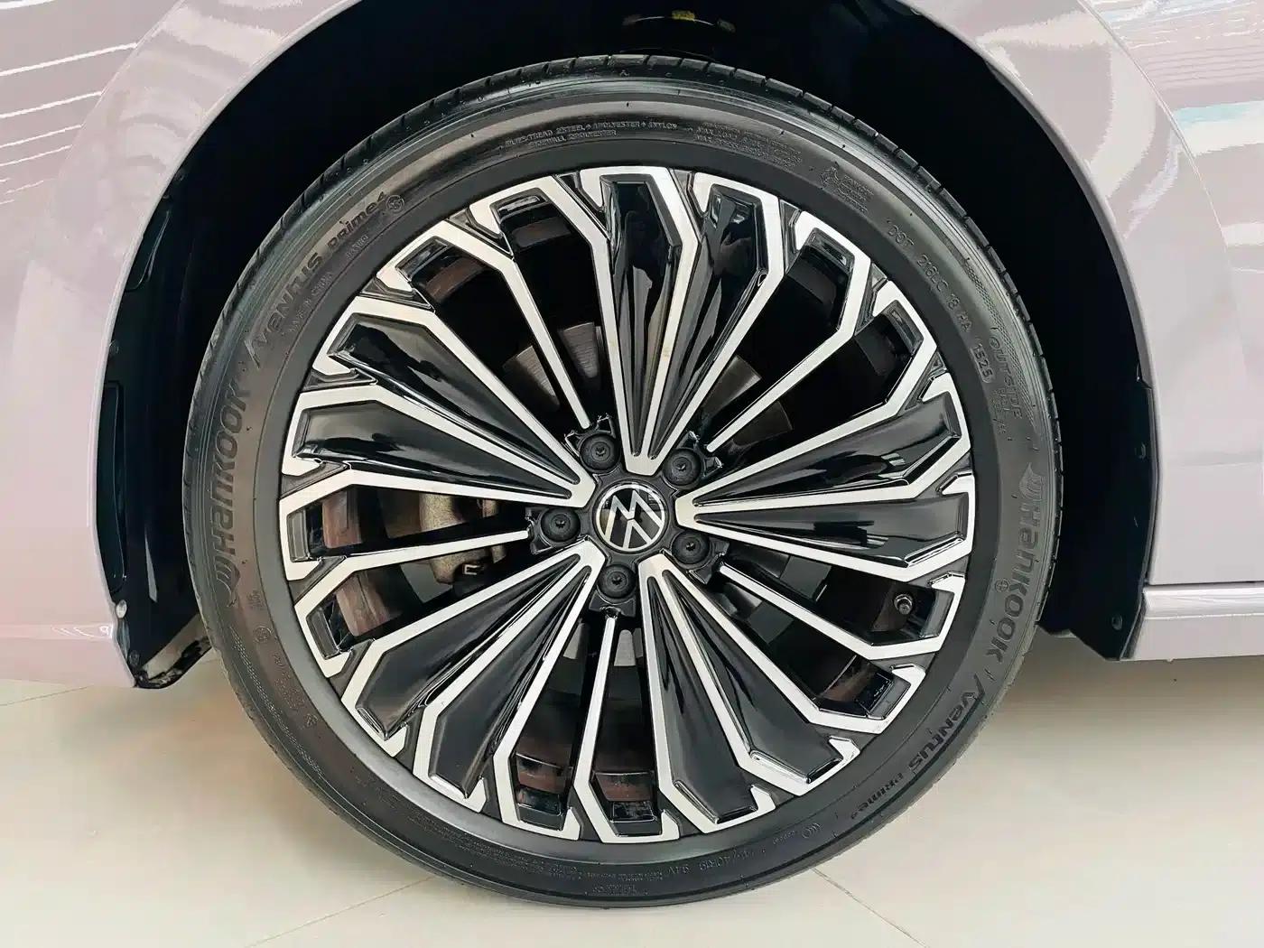 2025 Passat Pro 380TSI Dragon Edition — миниатюра 3