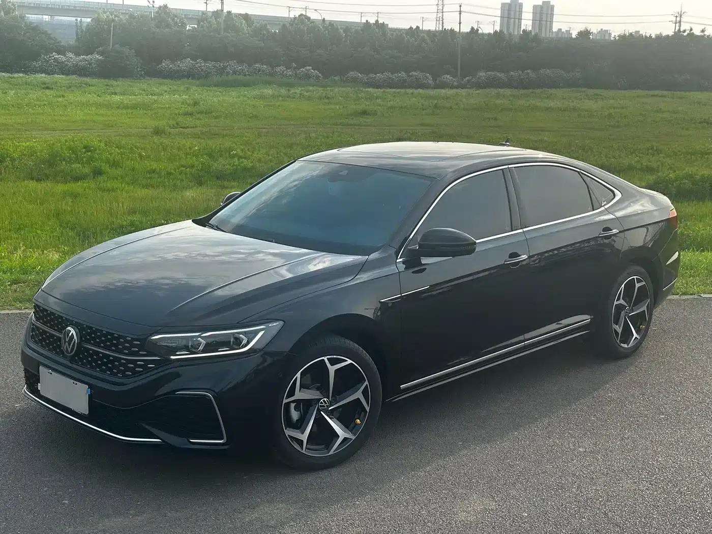 2023 Volkswagen Passat 330TSI Starry Sky Luxury Edition — миниатюра 1