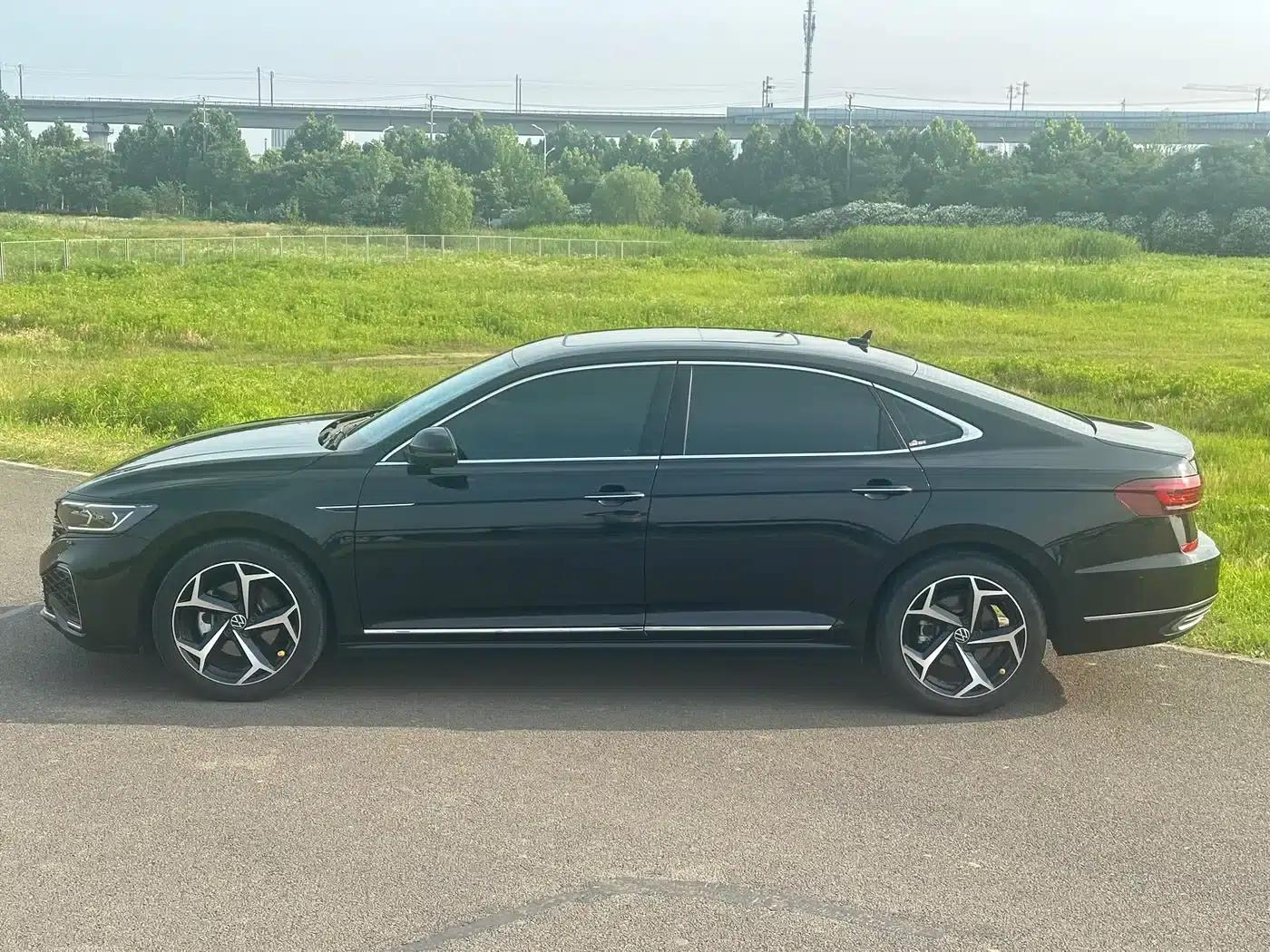 2023 Volkswagen Passat 330TSI Starry Sky Luxury Edition — миниатюра 3