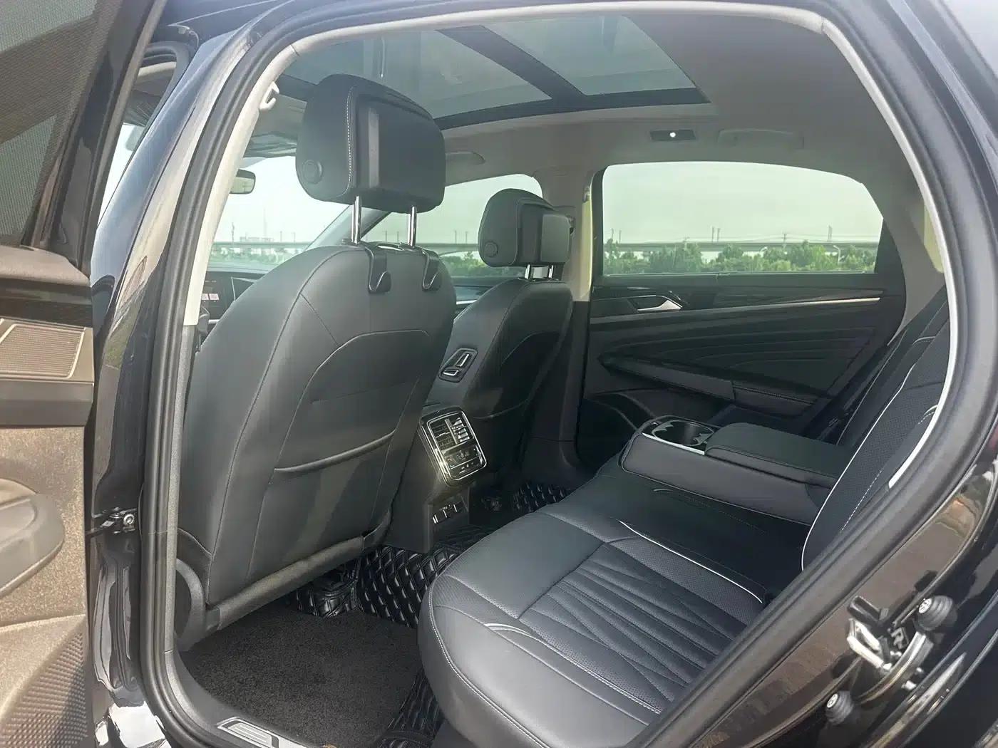 2023 Volkswagen Passat 330TSI Starry Sky Luxury Edition — миниатюра 10