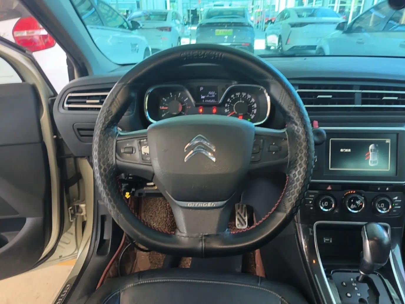 Citroen C4 Sega 2016 1.2THP Automatic Flagship Model — миниатюра 18