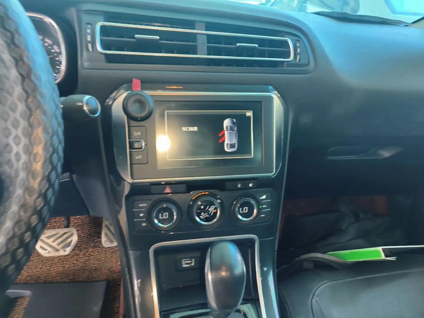 Citroen C4 Sega 2016 1.2THP Automatic Flagship Model — миниатюра 20