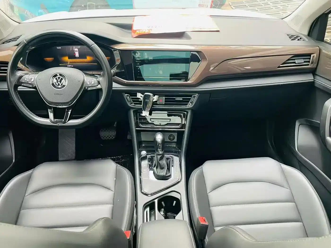 Tharu 2022 280TSI 2WD Luxury Edition — миниатюра 4