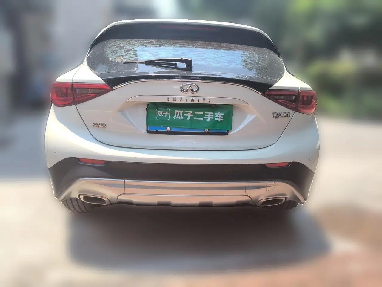 Infiniti QX30 2017 2.0T Four-Wheel Drive Sport Edition — миниатюра 5