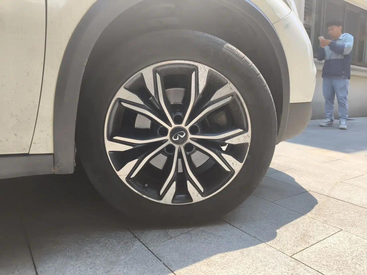 Infiniti QX30 2017 2.0T Four-Wheel Drive Sport Edition — миниатюра 8