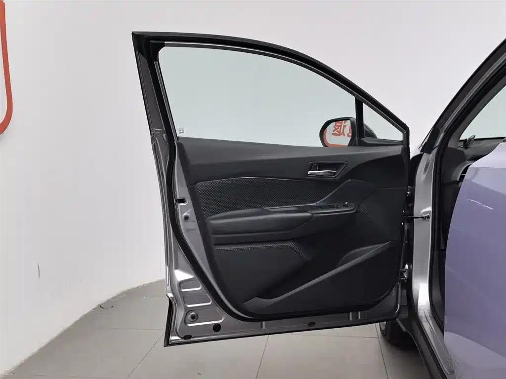 2021 Toyota C-HR Hybrid 2.0L Sport Edition — миниатюра 8