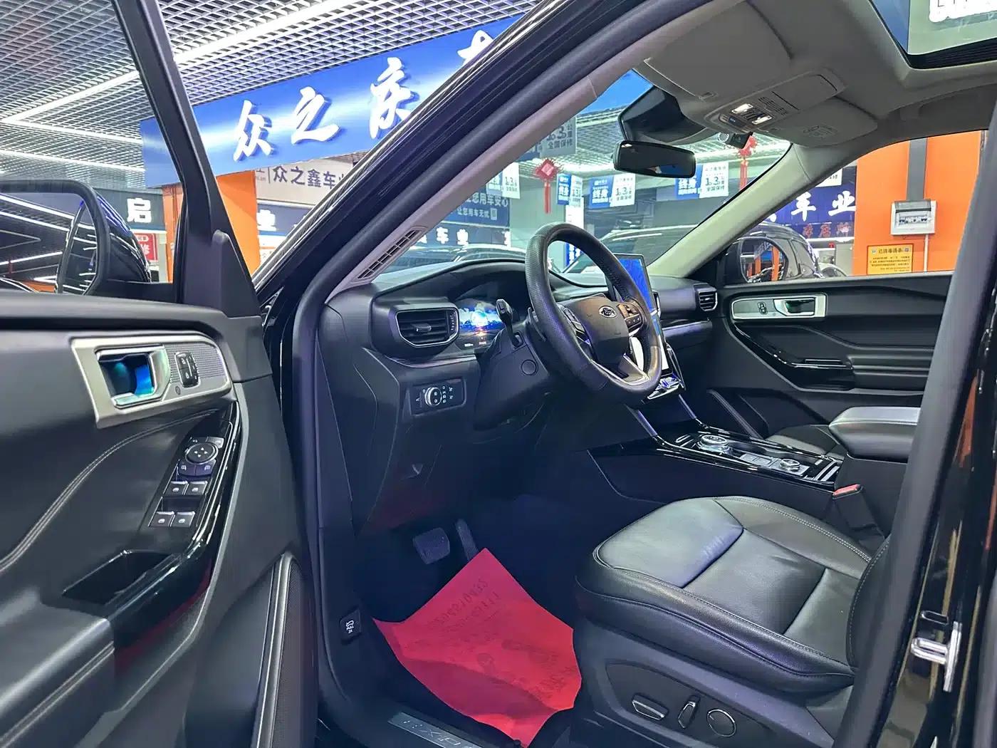 2020 Ford Explorer EcoBoost 285 AWD Titanium Edition (6-seater) — миниатюра 5