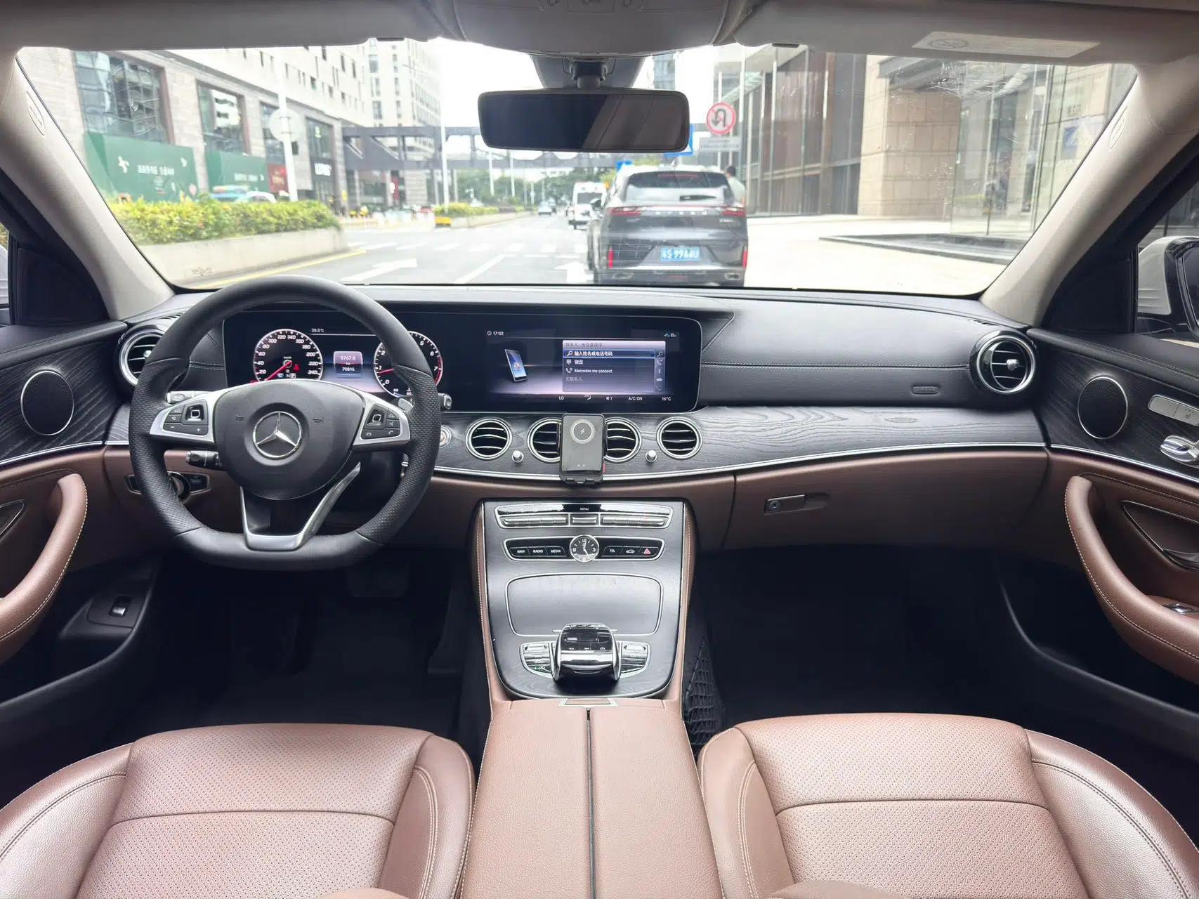 Mercedes-Benz E-Class 2018 E 300 L Sporty and Stylish Model — миниатюра 12