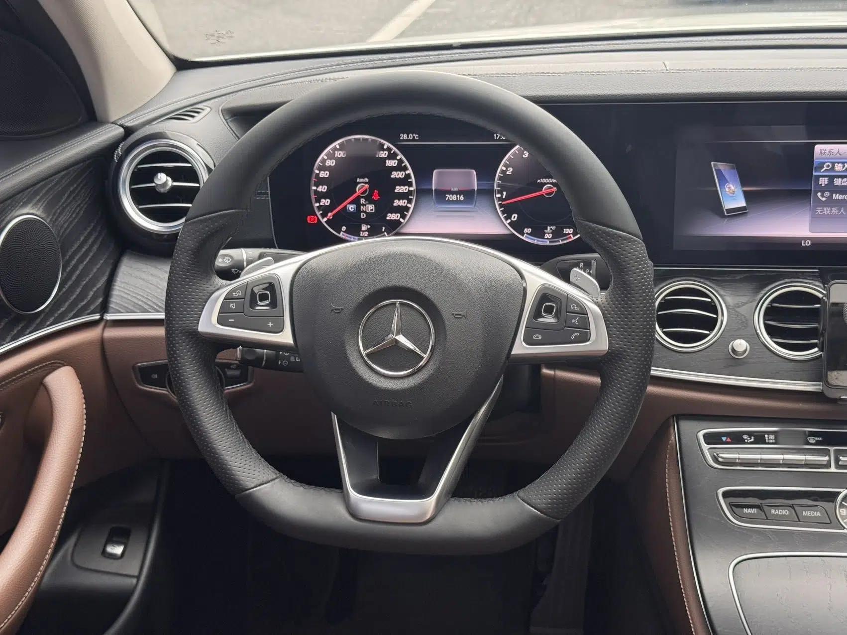 Mercedes-Benz E-Class 2018 E 300 L Sporty and Stylish Model — миниатюра 13