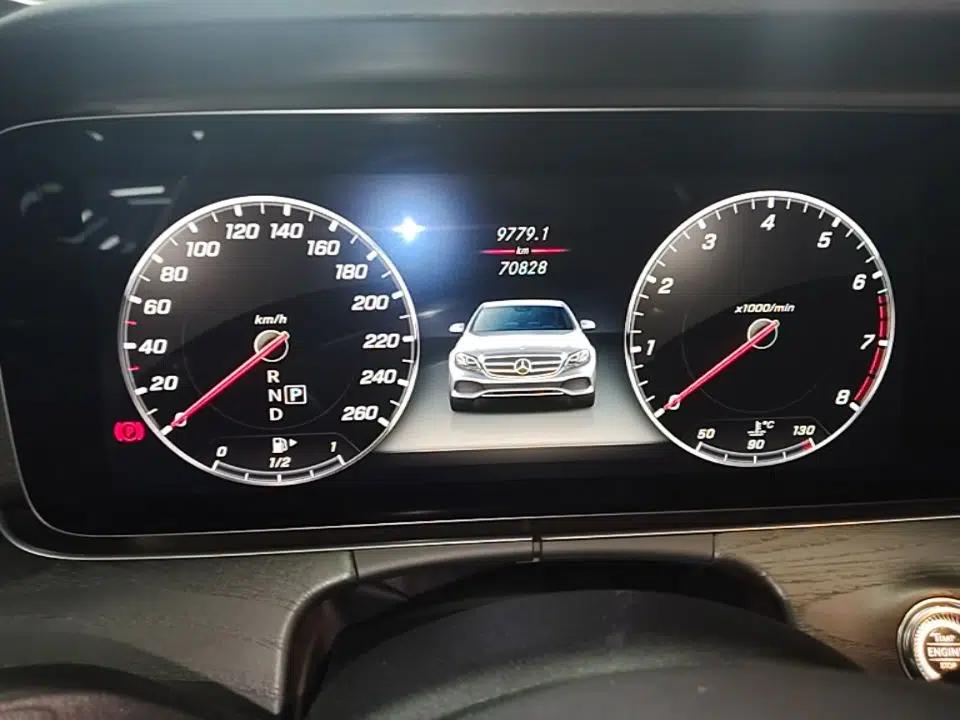 Mercedes-Benz E-Class 2018 E 300 L Sporty and Stylish Model — миниатюра 14