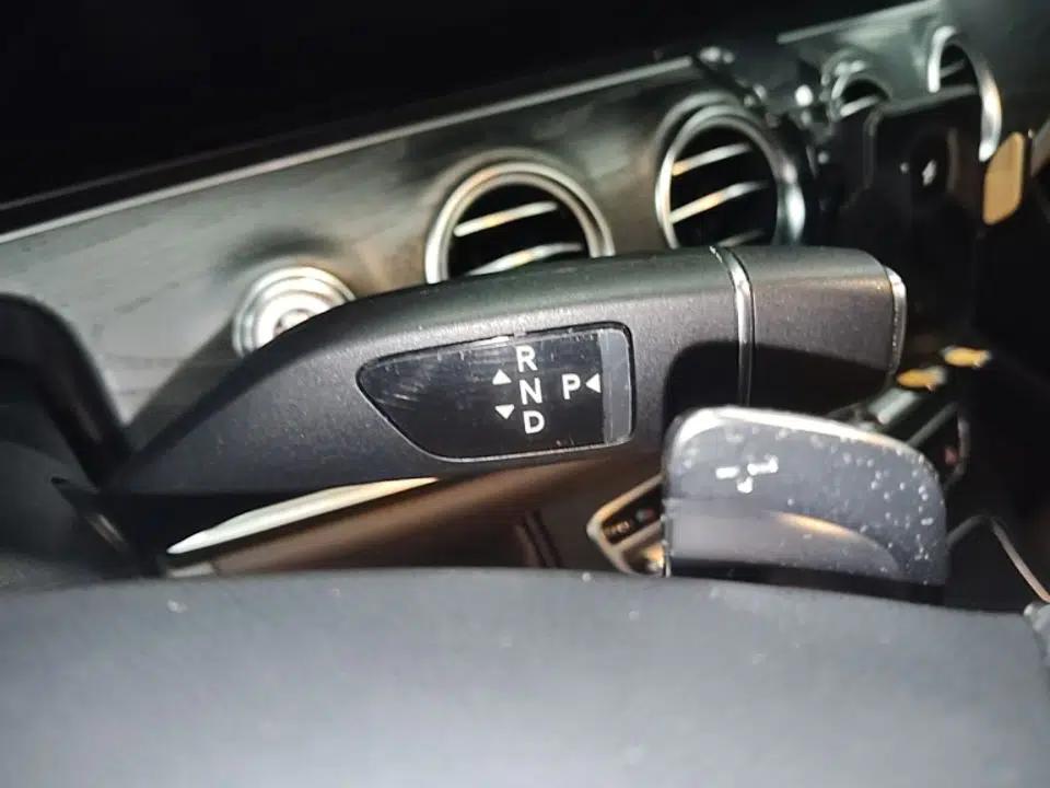 Mercedes-Benz E-Class 2018 E 300 L Sporty and Stylish Model — миниатюра 16