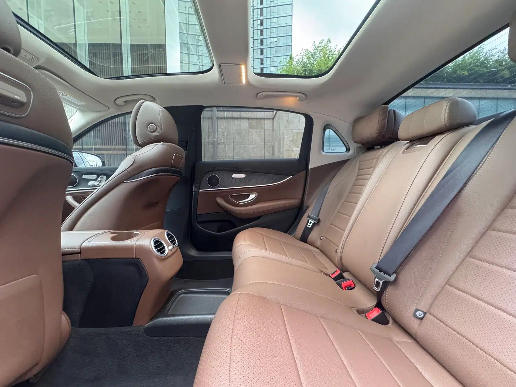 Mercedes-Benz E-Class 2018 E 300 L Sporty and Stylish Model — миниатюра 20