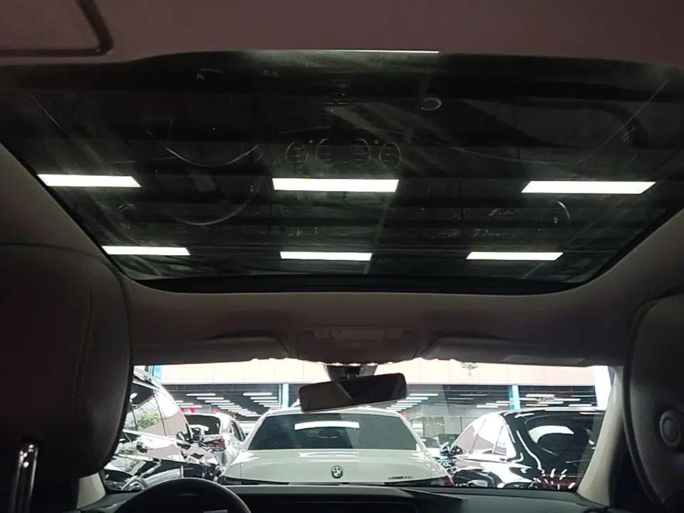 Mercedes-Benz E-Class 2018 E 300 L Sporty and Stylish Model — миниатюра 21