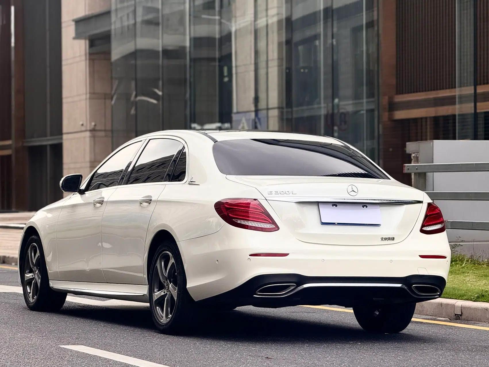 Mercedes-Benz E-Class 2018 E 300 L Sporty and Stylish Model — миниатюра 4