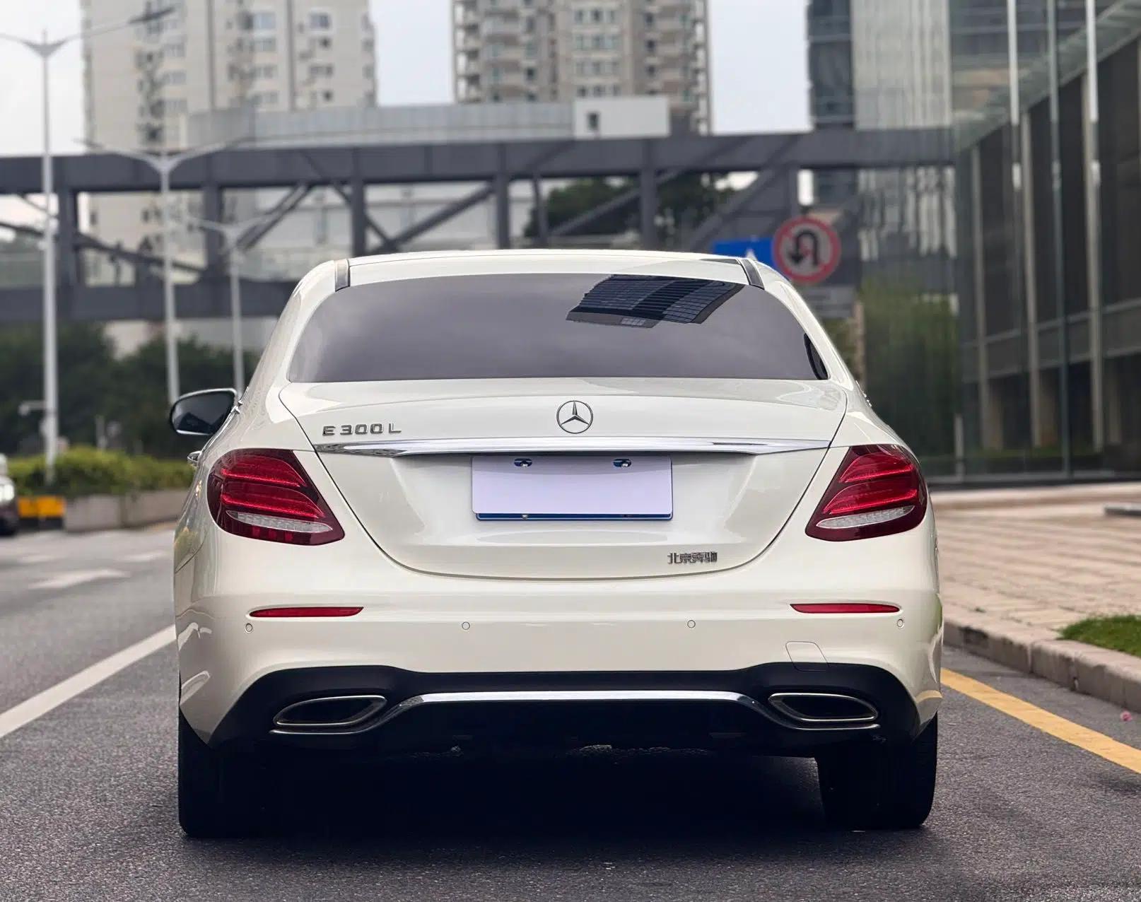 Mercedes-Benz E-Class 2018 E 300 L Sporty and Stylish Model — миниатюра 5