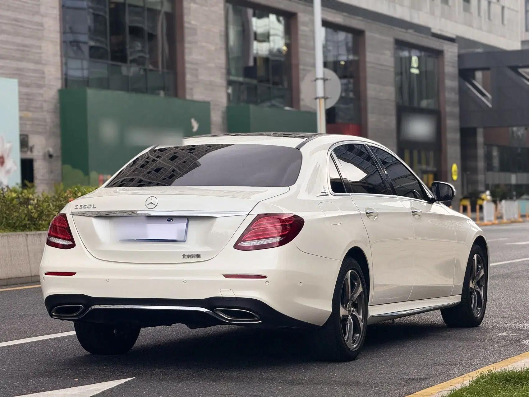 Mercedes-Benz E-Class 2018 E 300 L Sporty and Stylish Model — миниатюра 6