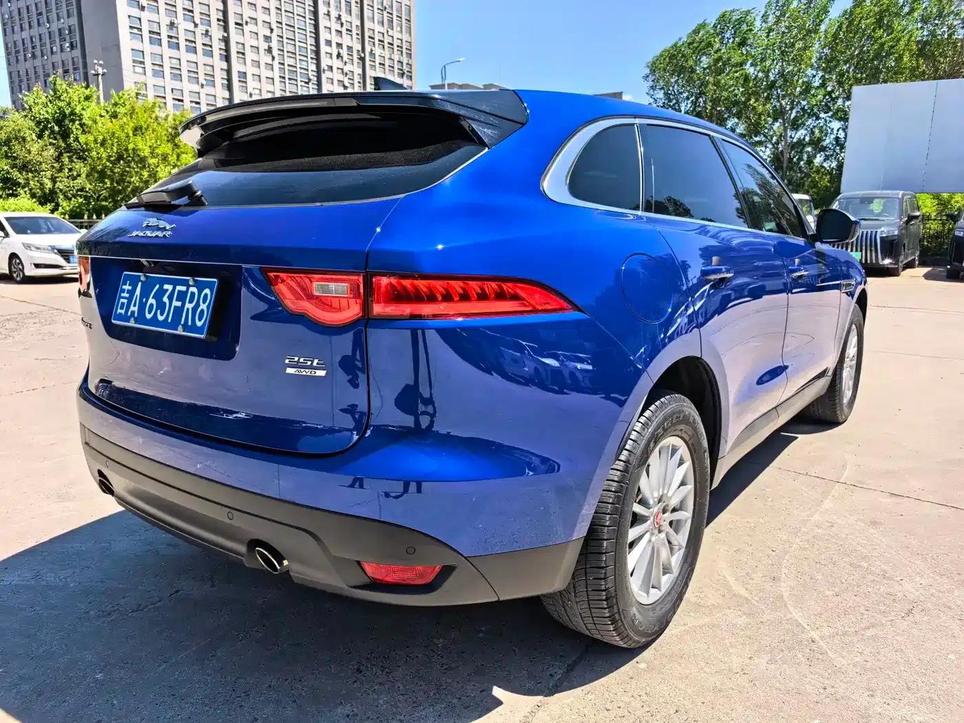 Jaguar F-PACE 2018 2.0T AWD Urban Luxury Edition — миниатюра 10