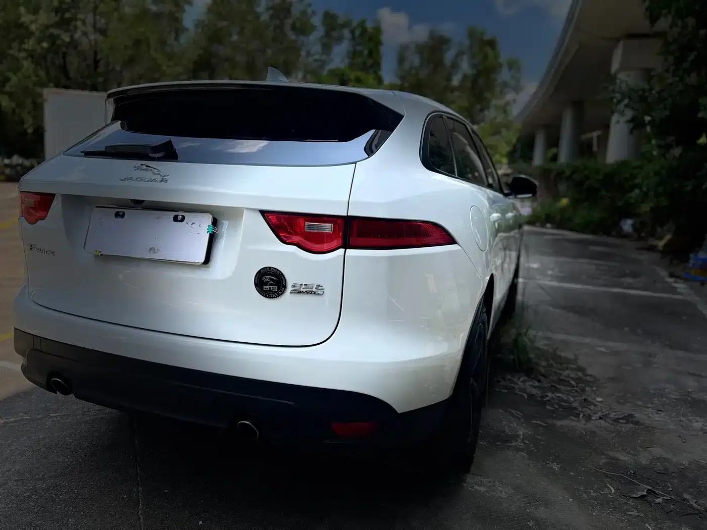Jaguar F-PACE 2018 2.0T AWD Urban Luxury Edition — миниатюра 17