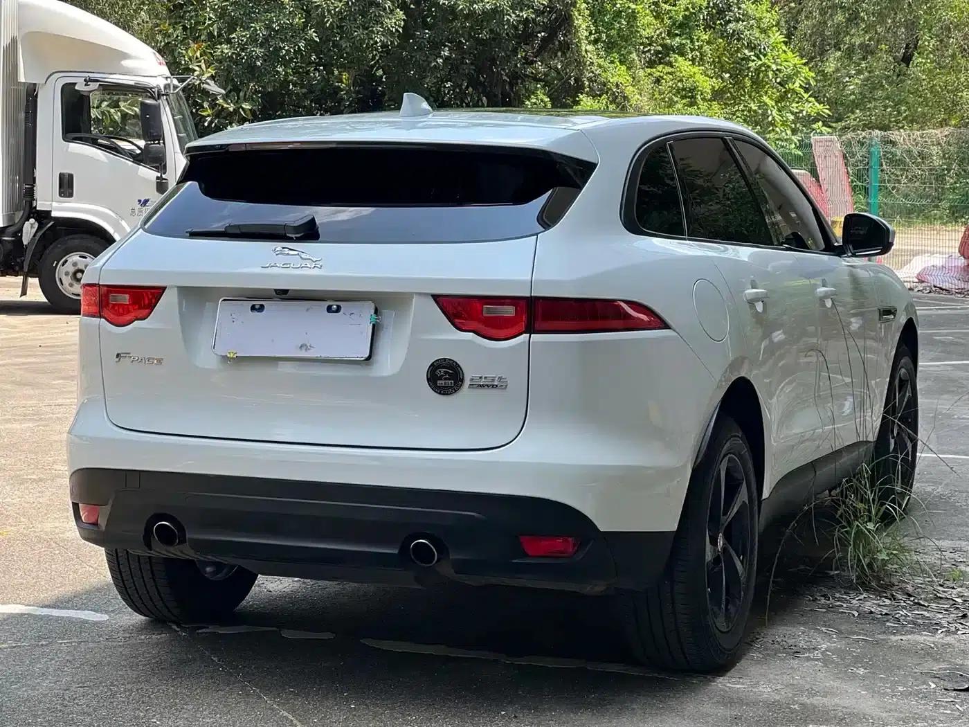 Jaguar F-PACE 2018 2.0T AWD Urban Luxury Edition — миниатюра 3