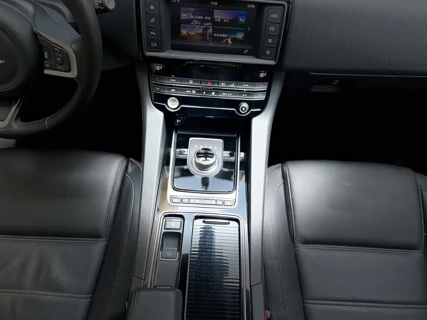 Jaguar F-PACE 2018 2.0T AWD Urban Luxury Edition — миниатюра 10