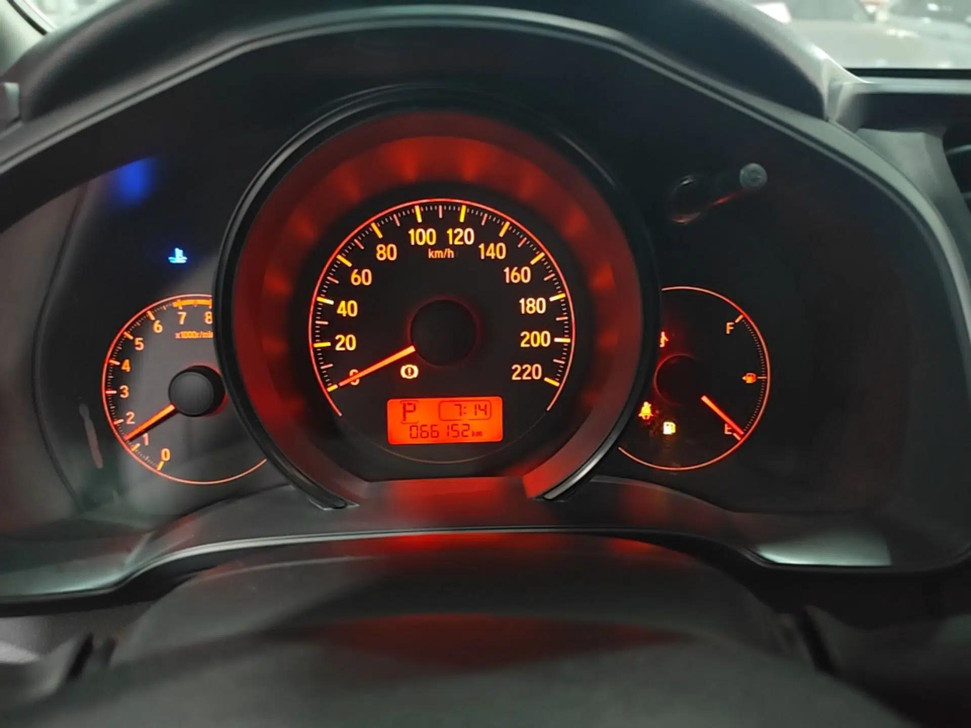 Honda Fit 2016 1.5L LX CVT Comfort Model — миниатюра 14