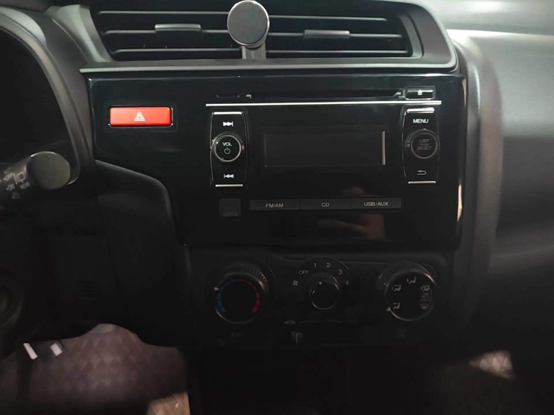 Honda Fit 2016 1.5L LX CVT Comfort Model — миниатюра 15