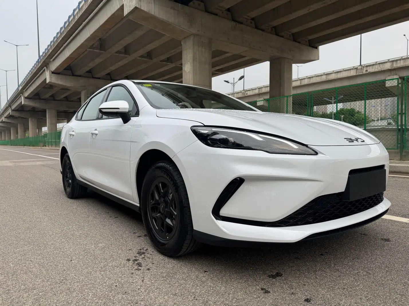 BYD Seal 05 DM-i 2026 DM-i 128KM Luxury Edition — миниатюра 3