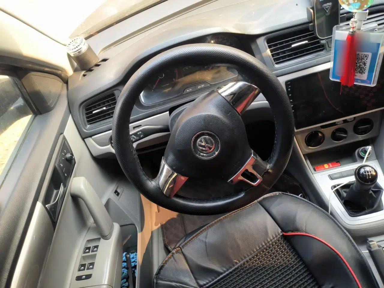Volkswagen Lavida 2013 1.6L Manual Fashion Edition — миниатюра 10