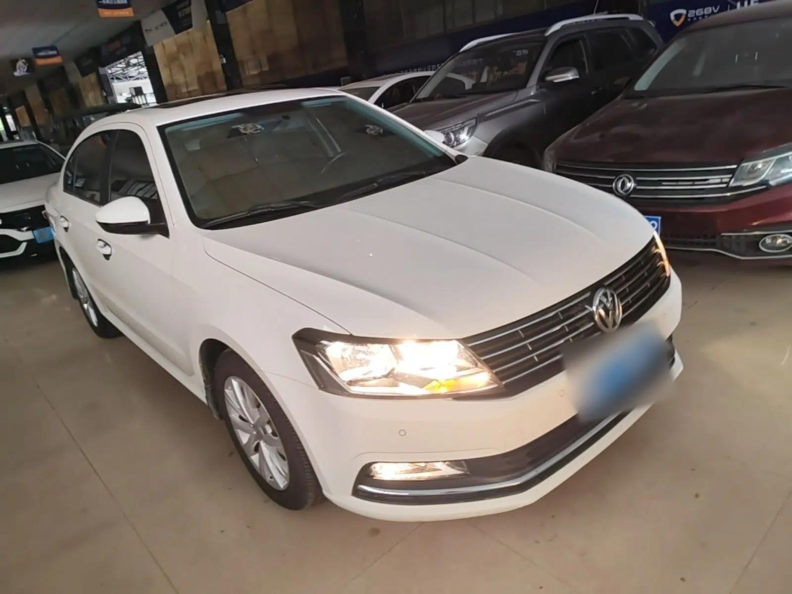 Volkswagen Lavida 2017 1.6L Automatic Comfort Edition — миниатюра 3