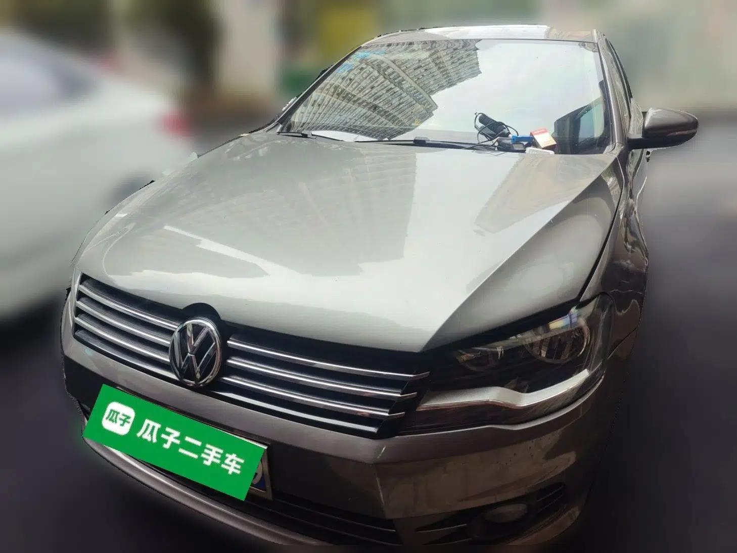 Volkswagen Bora 2013 1.6L Manual Comfort Model — миниатюра 1