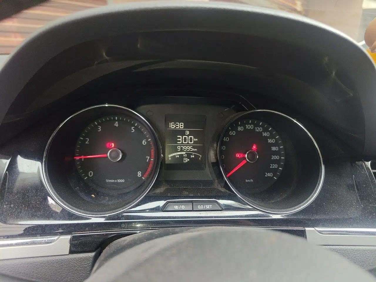 Volkswagen Bora 2013 1.6L Manual Comfort Model — миниатюра 11