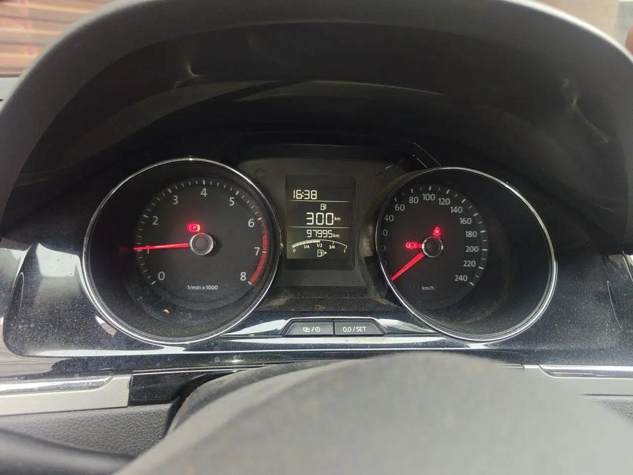 Volkswagen Bora 2013 1.6L Manual Comfort Model — миниатюра 12