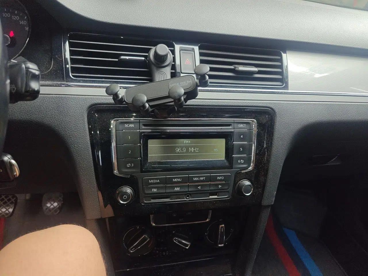 Volkswagen Bora 2013 1.6L Manual Comfort Model — миниатюра 13
